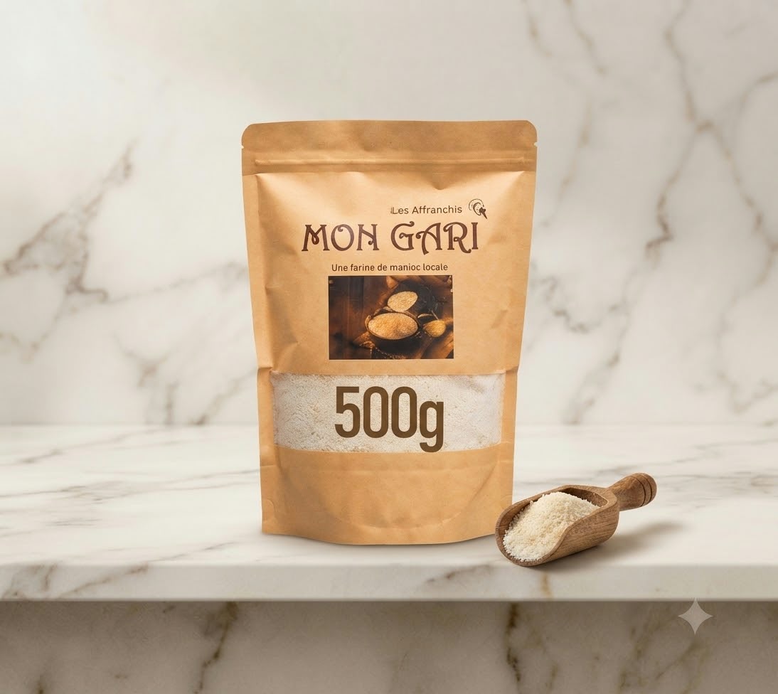 Sachet kraft Mon Gari 500 g sur un plan de travail en marbre